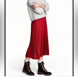 H&M red pleated midi skirt